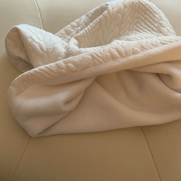 prAna Infinity Scarf Ivory Cream Cable Knit Cowl Neck Warmer 12X13.5 Chunky Warm - Picture 3 of 4